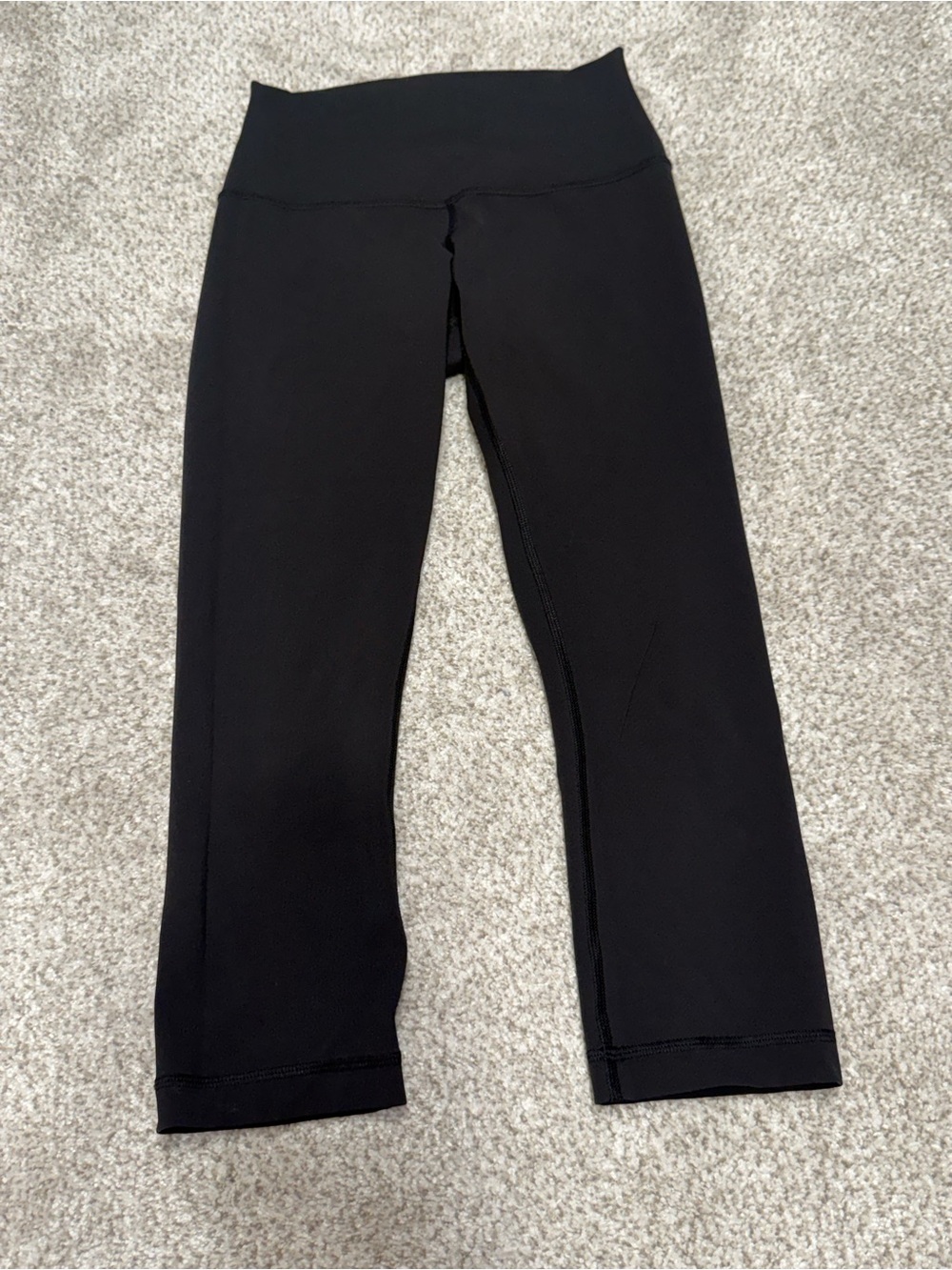 Lululemon Black HR wunder under crop